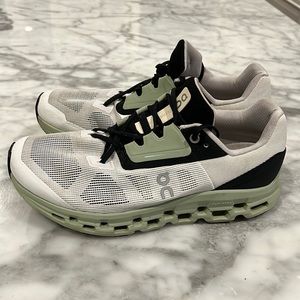 On cloud Cloudstratus white/black